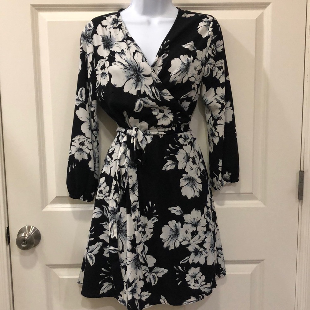 Gianni Bini floral wrap dress